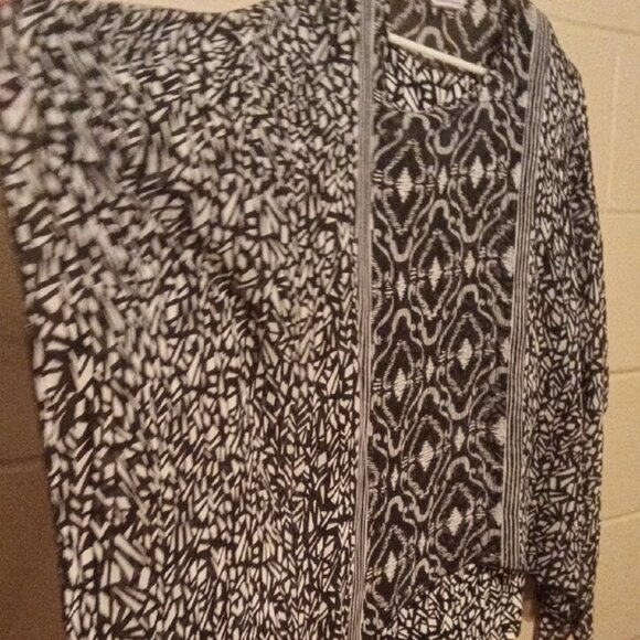 Allison Daley Monochrome Geometric Top - Picture 9 of 14